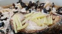 Chinese steamed pork patty with salted fish 咸魚蒸肉餅 Chinese steamed pork patty with salted fish 咸魚蒸肉餅