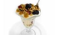 Fresh Berries and Yogurt Crunch Parfait Fresh Berries and Yogurt Crunch Parfait