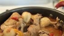 Ginataang Manok (Chicken Cooked in Coconut Milk) Ginataang Manok (Chicken Cooked in Coconut Milk)