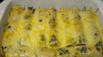 Chicken Enchiladas with Sour Cream - Hatch Green Chili Sauce Recipe - (4.4/5) Chicken Enchiladas with Sour Cream - Hatch Green Chili Sauce Recipe - (4.4/5)