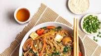Vegan Japchae (Korean Glass Noodles Stir-fry) Vegan Japchae (Korean Glass Noodles Stir-fry)