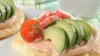 Bruschettas de Kani Kama con Palta y Tomatines Bruschettas de Kani Kama con Palta y Tomatines