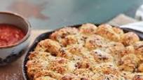 Easy Pull-Apart Pepperoni Garlic Knots Recipe Easy Pull-Apart Pepperoni Garlic Knots Recipe