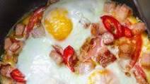 Fried Eggs With Bacon and Tomatoes in Air Fryer Fried Eggs With Bacon and Tomatoes in Air Fryer