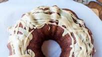 Spiced Apple and Banana Bundt Cake with Vanilla Caramel Glaze Spiced Apple and Banana Bundt Cake with Vanilla Caramel Glaze