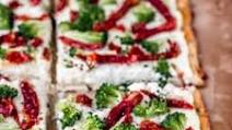 Pizza Bianca (White Pizza) with Sun-dried Tomatoes and Broccoli Pizza Bianca (White Pizza) with Sun-dried Tomatoes and Broccoli