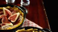 Tapas iberico al prosciutto e fichi su nidi di patate Tapas iberico al prosciutto e fichi su nidi di patate
