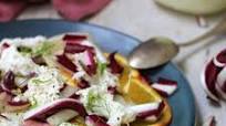 Insalata invernale con radicchio, finocchi e arancia Insalata invernale con radicchio, finocchi e arancia