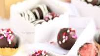 Chocolate Covered Strawberry Cake Balls Chocolate Covered Strawberry Cake Balls