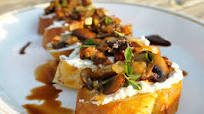Crostini con gamberi e funghi Crostini con gamberi e funghi