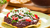 Tostadas de Col Rizada y Frijoles Negros Tostadas de Col Rizada y Frijoles Negros