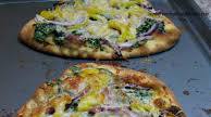 Naan Pizza with Arugula Pepper and Onion Naan Pizza with Arugula Pepper and Onion