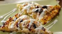 Keto & Low-Carb Lean And Green Cauliflower Pizza With Chicken & Tzatziki Keto & Low-Carb Lean And Green Cauliflower Pizza With Chicken & Tzatziki