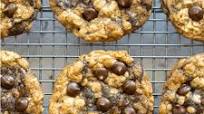 Healthy Oatmeal Chocolate Chip Cookies (Award Winning!) Healthy Oatmeal Chocolate Chip Cookies (Award Winning!)
