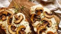 Bruschette Formaggio e Funghi Bruschette Formaggio e Funghi