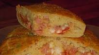 Focaccia veloce ad impasto molle con cotto e mozzarella Focaccia veloce ad impasto molle con cotto e mozzarella