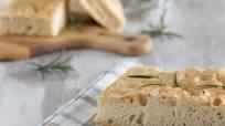 Focaccia a lunga lievitazione (ricetta con lievito di birra fresco) Focaccia a lunga lievitazione (ricetta con lievito di birra fresco)