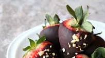 Keto Chocolate Covered Strawberries (Low Carb, Low Calories) Keto Chocolate Covered Strawberries (Low Carb, Low Calories)