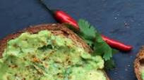 Pan tostado con aguacate Pan tostado con aguacate
