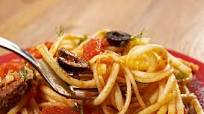 Spaghetti alla Puttanesca Spaghetti alla Puttanesca