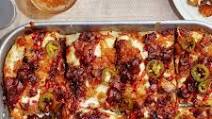 Hawaiian Pizza With Barbecue Sauce and Beef Bacon Hawaiian Pizza With Barbecue Sauce and Beef Bacon