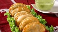 Samosas with Spinach & Cottage Cheese Filling Samosas with Spinach & Cottage Cheese Filling