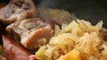 Slow Cooker German Sausage and Sauerkraut in Beer | Magic Skillet Slow Cooker German Sausage and Sauerkraut in Beer | Magic Skillet