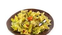 Farfalle con sofrito de cebolla, tomate y berenjenas Farfalle con sofrito de cebolla, tomate y berenjenas