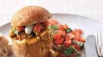 Butter chicken bunny chow with tomato and yoghurt Butter chicken bunny chow with tomato and yoghurt