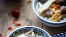 Herbal Chicken Soup (药膳鸡汤) Herbal Chicken Soup (药膳鸡汤)