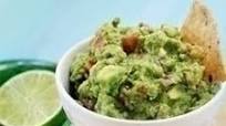 Roasted Salsa Verde and Roasted Tomatillo Guacamole Roasted Salsa Verde and Roasted Tomatillo Guacamole