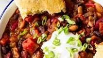 EASY THREE BEAN CHILI RECIPE (VEGAN) EASY THREE BEAN CHILI RECIPE (VEGAN)