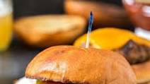 Carolina-Style Angus Beef Burger Carolina-Style Angus Beef Burger