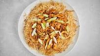Pan-fried chicken with crispy noodles Pan-fried chicken with crispy noodles