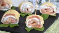 Rotolini di crepes con ricotta e salmone Rotolini di crepes con ricotta e salmone