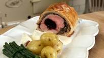 Pork Wellington with black pudding and creamy apple sauce Pork Wellington with black pudding and creamy apple sauce