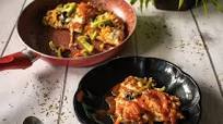 Vegetarian Tawa Pizza Recipe with readymade Base in 10-minutes Vegetarian Tawa Pizza Recipe with readymade Base in 10-minutes