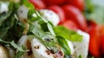 Easy Caprese Salad Easy Caprese Salad