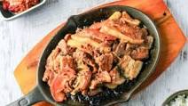 Jeyuk Bokkeum (Korean Spicy Pork Stir-Fry) Jeyuk Bokkeum (Korean Spicy Pork Stir-Fry)