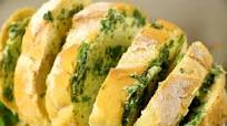 The Pioneer Woman’s Roasted Garlic Pull-Apart Cheese Bread The Pioneer Woman’s Roasted Garlic Pull-Apart Cheese Bread