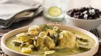 Pollo con verdolagas acompañado con tostadas horneadas Pollo con verdolagas acompañado con tostadas horneadas
