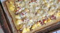 Bacon and Sausage Breakfast Pizza Bacon and Sausage Breakfast Pizza