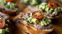 Crostini with Grilled Steak Crostini with Grilled Steak