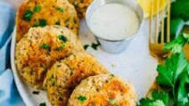 Easy Salmon Patties (aka Salmon Cakes!) Easy Salmon Patties (aka Salmon Cakes!)