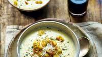 Cauliflower cheese soup with crispy croutons Cauliflower cheese soup with crispy croutons