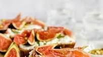 Whipped Ricotta Bruschetta with Prosciutto & Figs Whipped Ricotta Bruschetta with Prosciutto & Figs