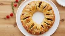 Veggie-Stuffed Holiday Crescent Wreath Veggie-Stuffed Holiday Crescent Wreath