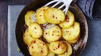 Pan-fried potatoes with dried oregano, garlic and chilli Pan-fried potatoes with dried oregano, garlic and chilli