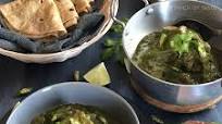 Hariyali Chicken (Chicken in Spinach Gravy) Hariyali Chicken (Chicken in Spinach Gravy)