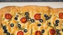 Focaccia mit Oliven & Tomaten Focaccia mit Oliven & Tomaten